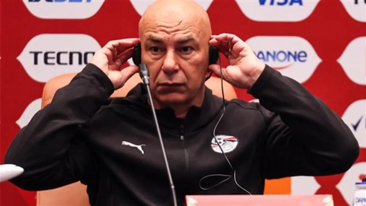 حسام حسن يتجاهل إعلامي مغربي بعد هزيمة مصر أمام السنغال